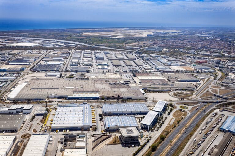 What is the main industry of Barcelona?