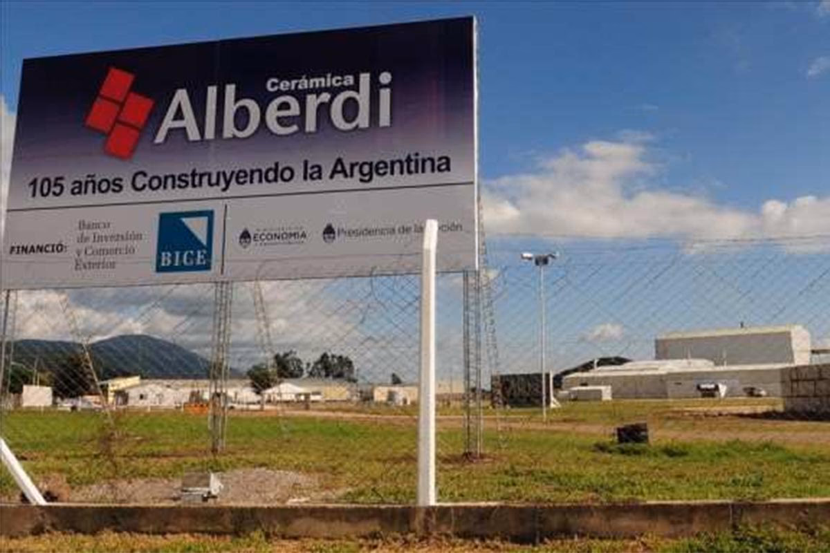 ¿Quién es el dueño de Cerámica Alberdi?