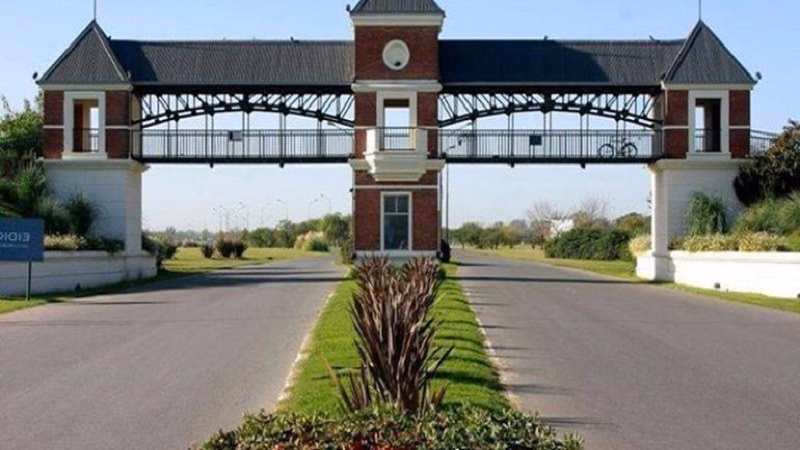 Which country is Pilar located?