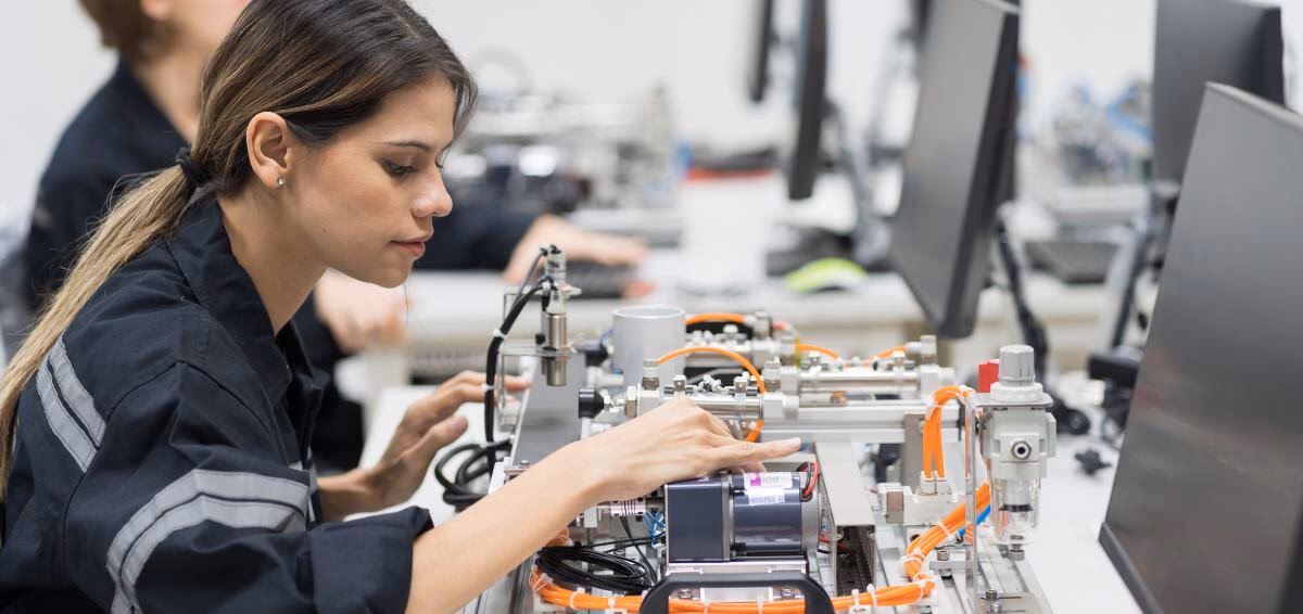 ¿Cuáles son las operaciones de fabricación de productos electrónicos?