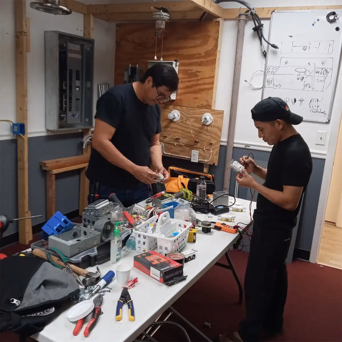 ¿Cuánto tiempo dura un curso de electricidad?