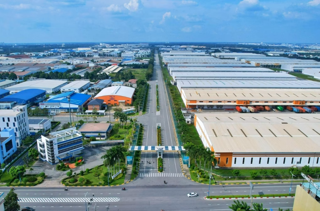 What does Dak Americas do?