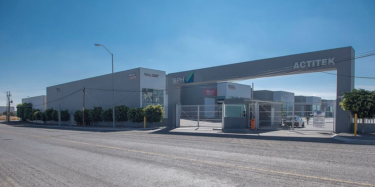 Who is the head of design at Ford Motor Company?