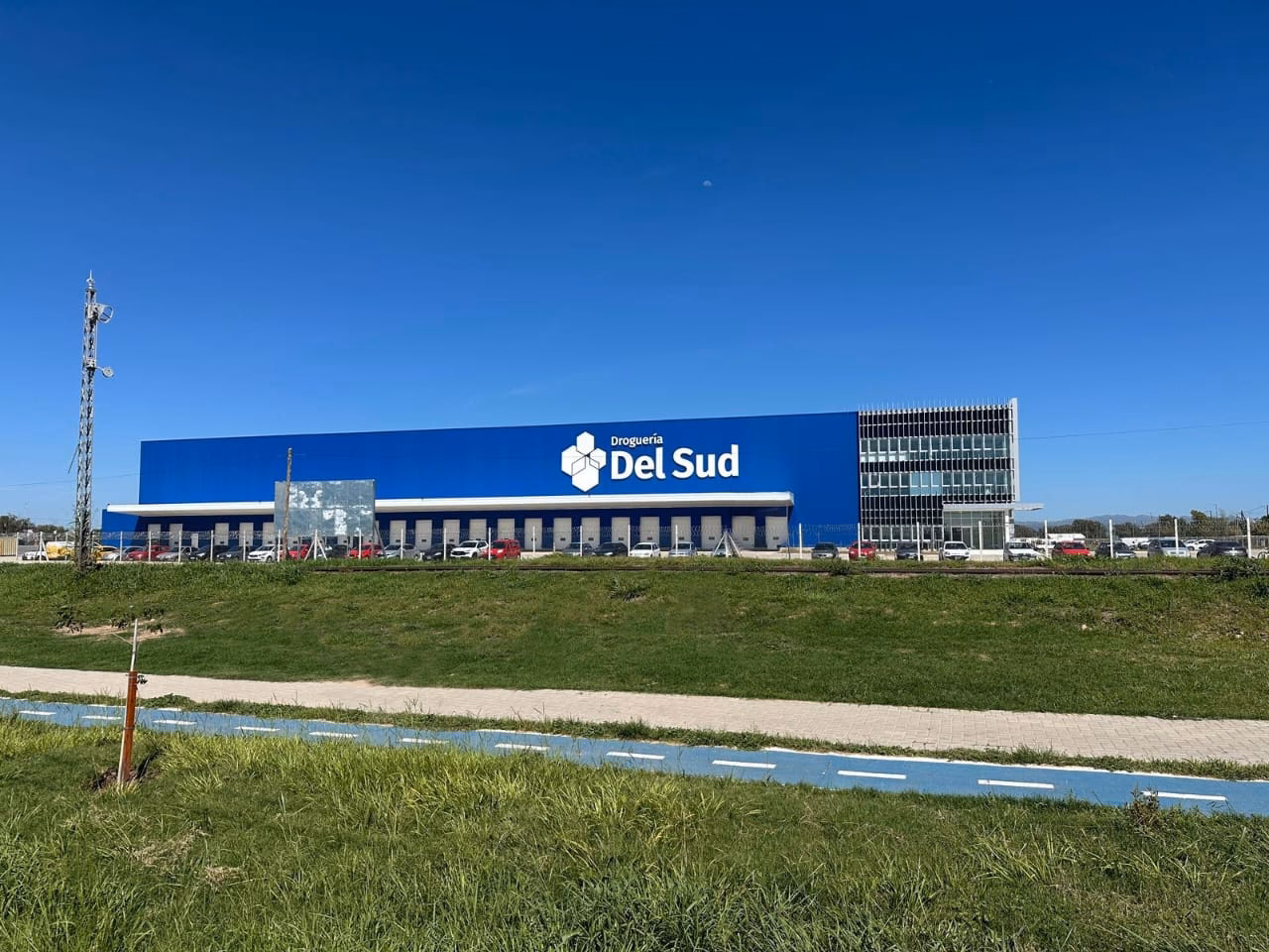 ¿Quién es el dueño de droguerías en la economía?