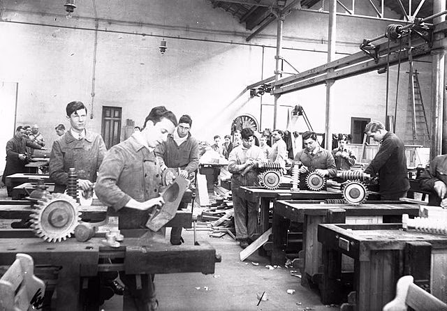 ¿Cuántas escuelas hizo Perón en Argentina?