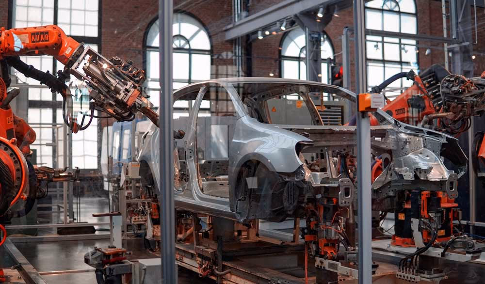 ¿Qué hace un ingeniero industrial en una empresa automotriz?