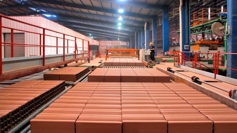 ¿Cómo se llama el lugar donde fabrican ladrillos?