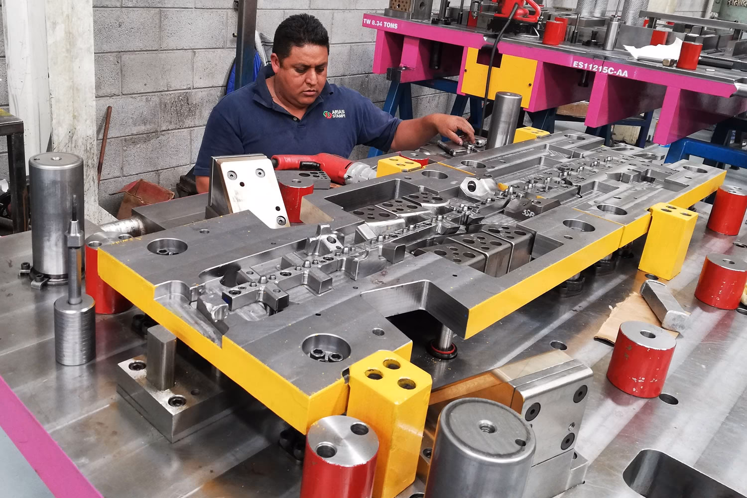 ¿Cuáles son los tipos de troqueles industriales?