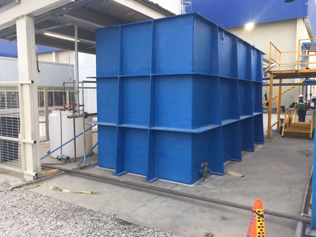 ¿Qué tipo de plástico son los tanques de agua?