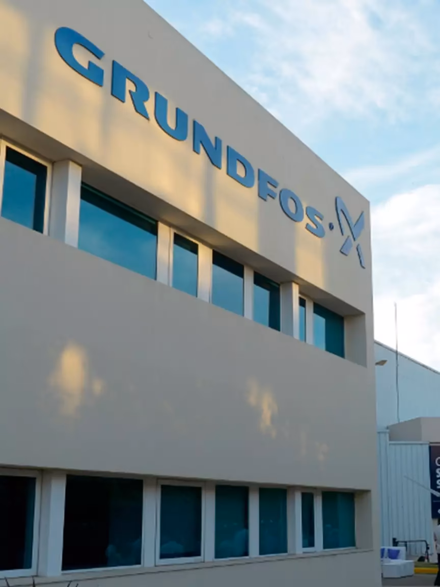 How do you reset a Grundfos pressure pump?