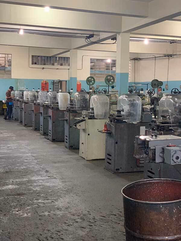 ¿Qué actividades se realizan en la industria metalúrgica?