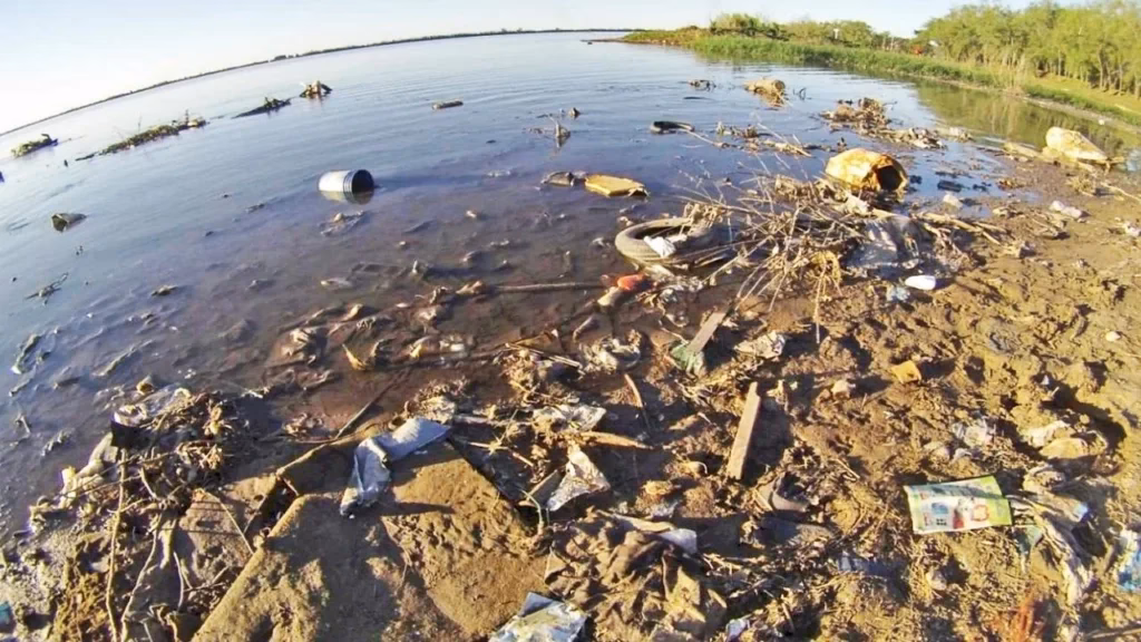 ¿Qué industrias contaminan el río Reconquista?