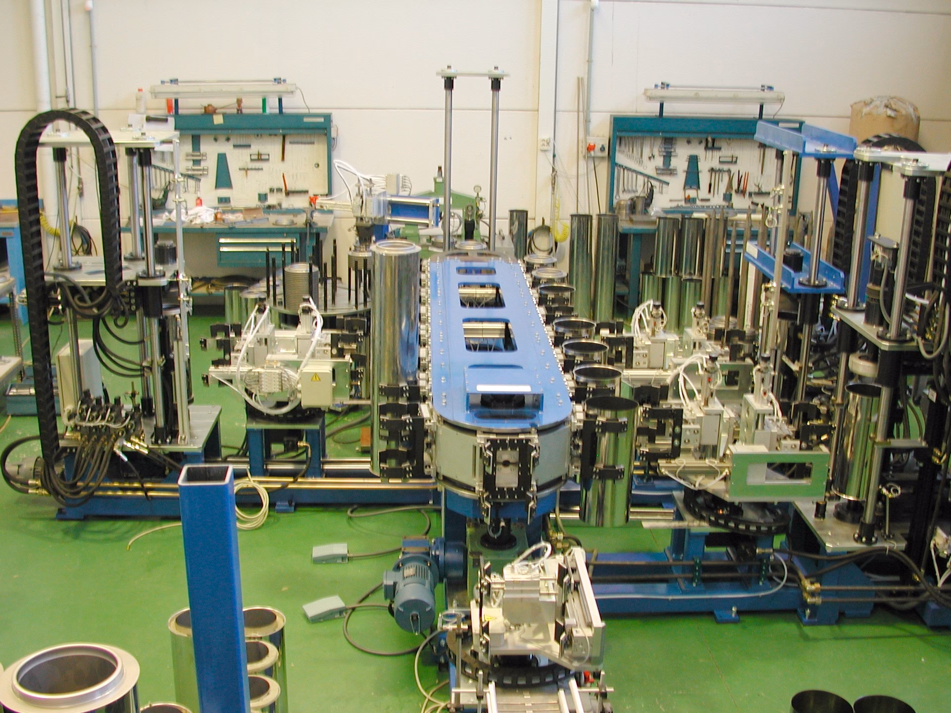 ¿Cómo se llaman las máquinas en las fábricas?