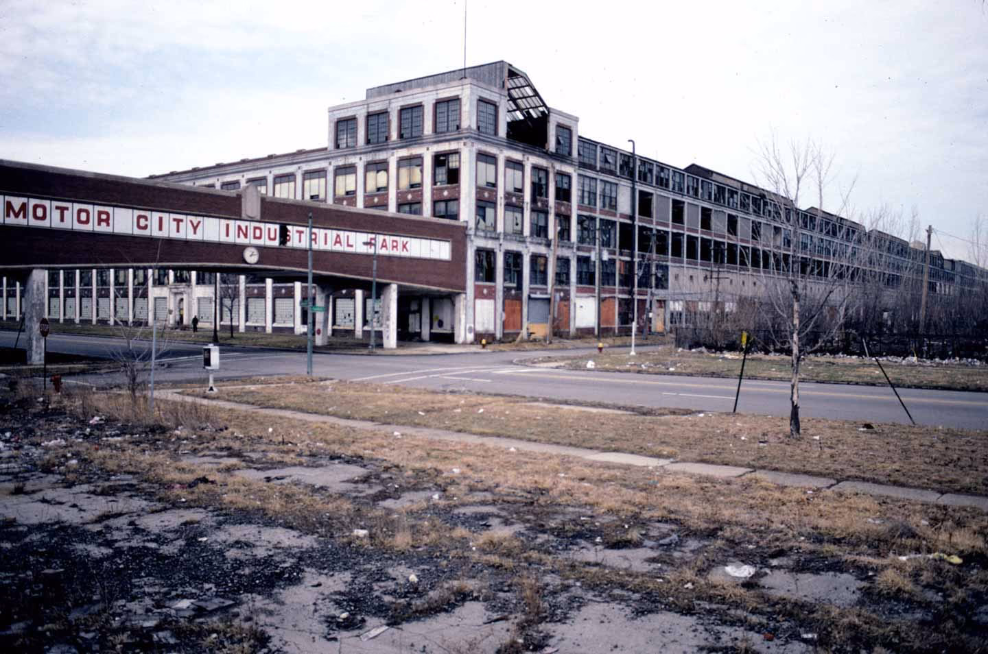 What is the largest employer in Detroit?