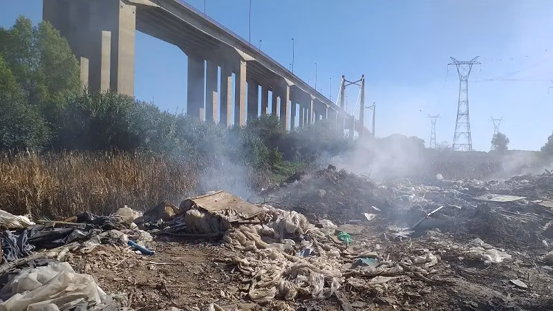 ¿Qué causa la mayor contaminación en Industrialist Roblox?