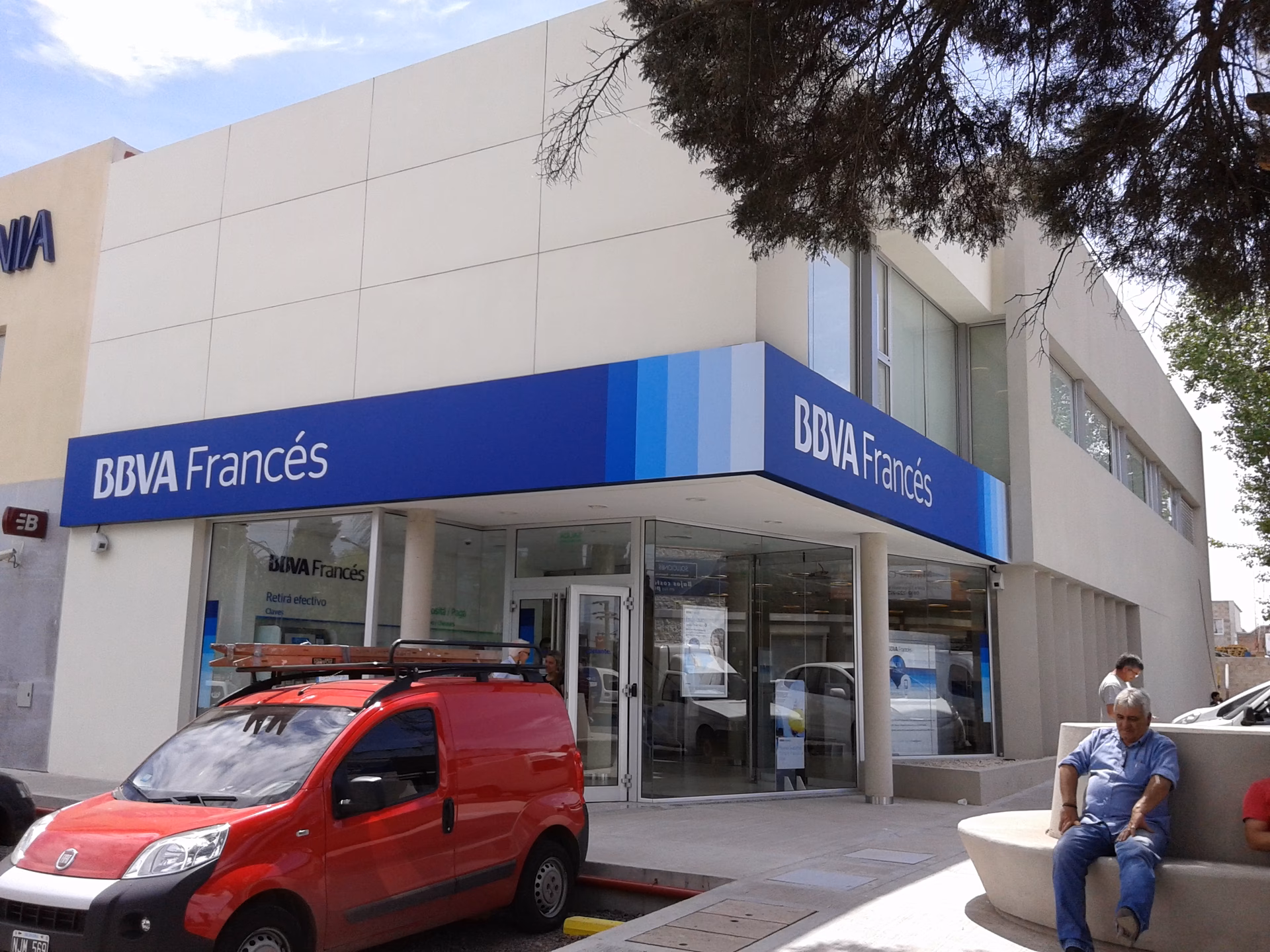 ¿Cómo puedo contactarme con Santander Río?