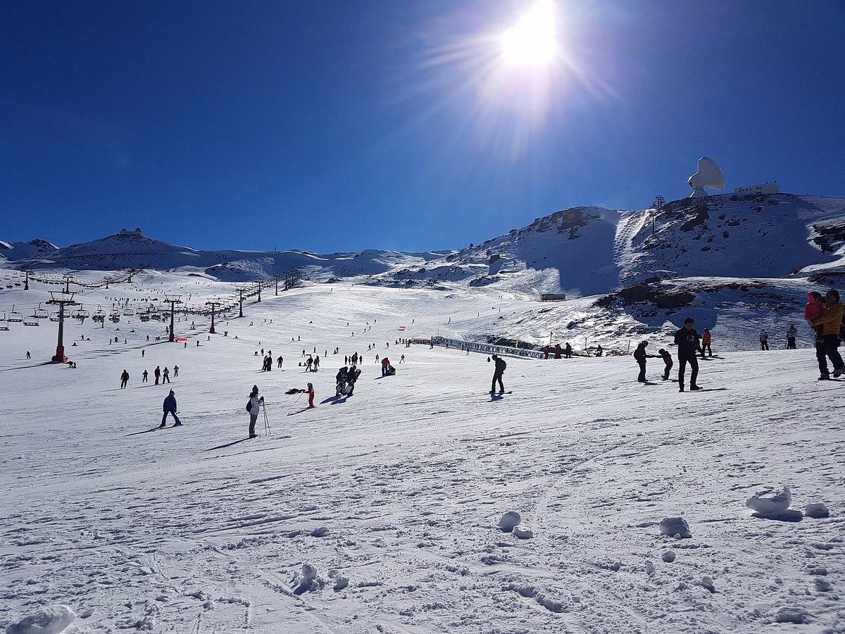 ¿Cuánto gana un director en Sierra Nevada Corporation?